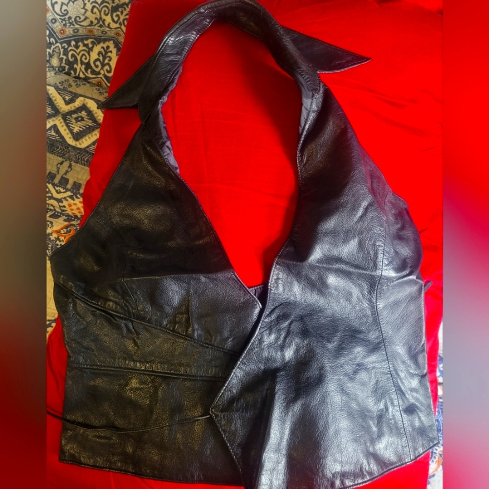 Leather side tie halter with collar